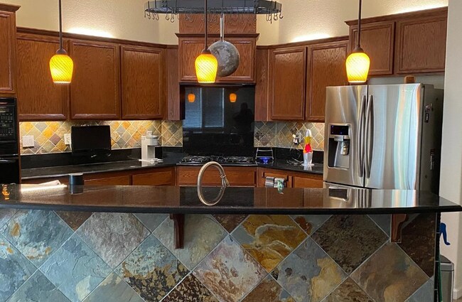 Building Photo - Executive Home for Rent – Northwest Bakersfield