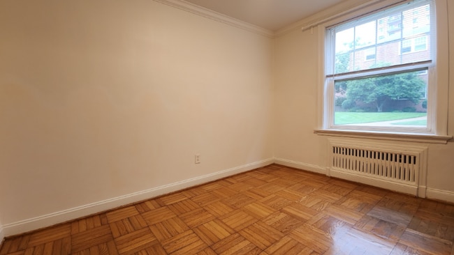Building Photo - 813 Westwood Dr