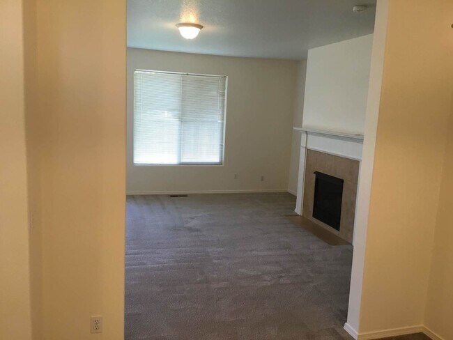 Foto del edificio - 3 Bedroom house in Bethel-Danebo Area