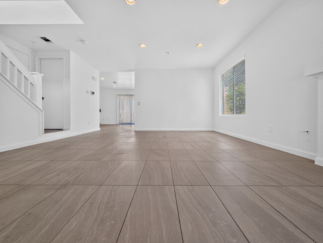 Living Room - 1065 E Broadway