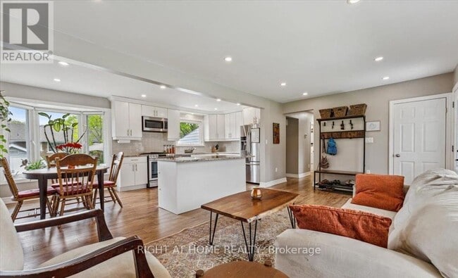 Building Photo - 21 Kilbourne Crescent