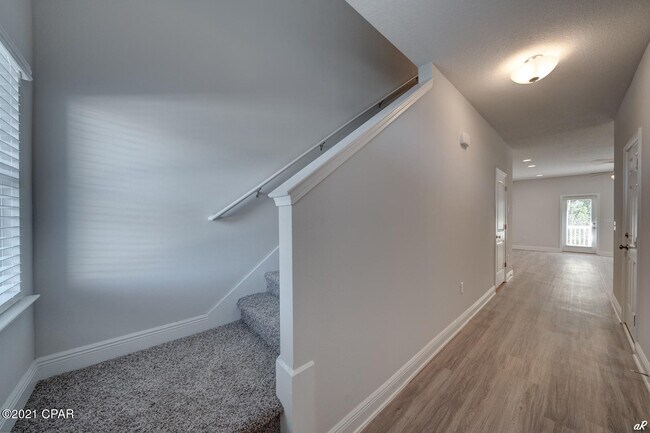 Foto del edificio - 7560 Shadow Lake Dr