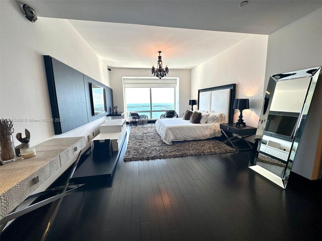 Building Photo - 1425 Brickell Ave