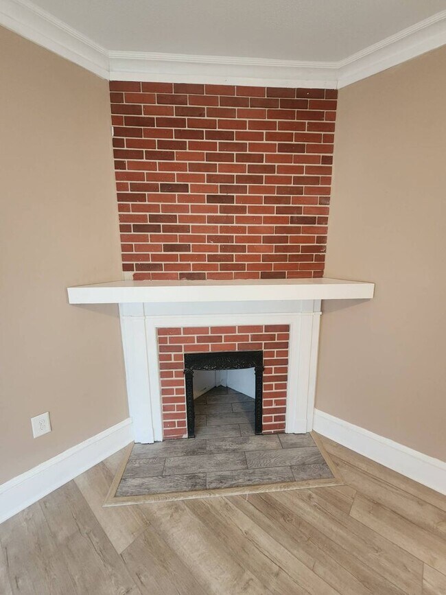 Building Photo - 1085 Addison Rd