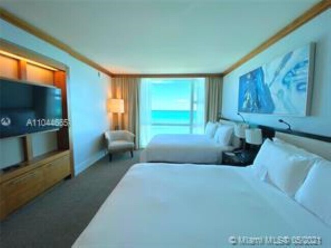 Building Photo - 6801 Collins Ave