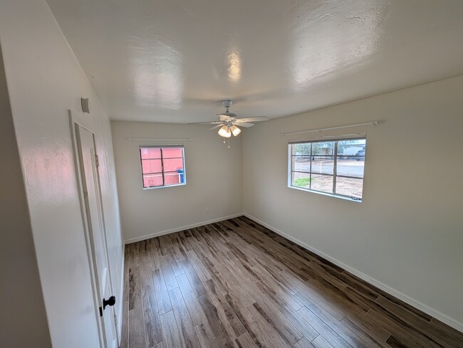 Foto del edificio - 5034 E 17th St