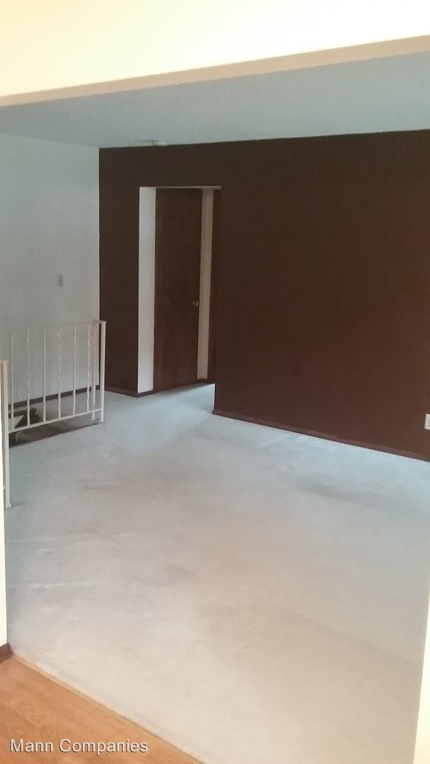 Foto del edificio - 7400 Lyric Ln NE