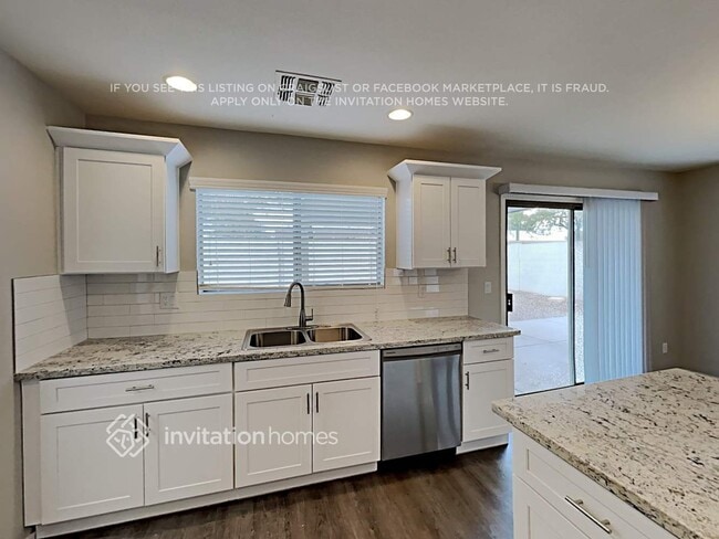 Building Photo - 10908 E Forge Ave