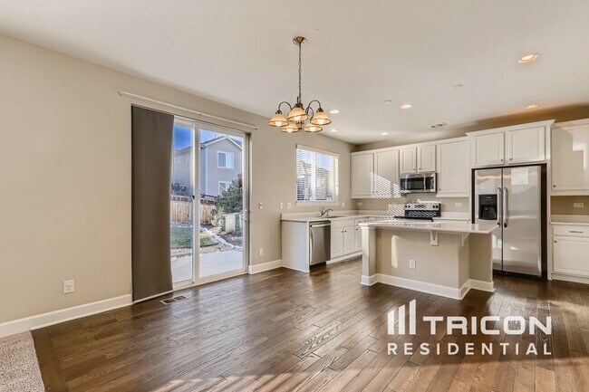 Building Photo - 7773 Oasis Dr