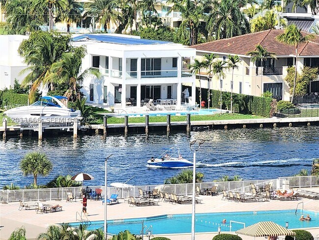 Foto del edificio - 2030 S Ocean Dr