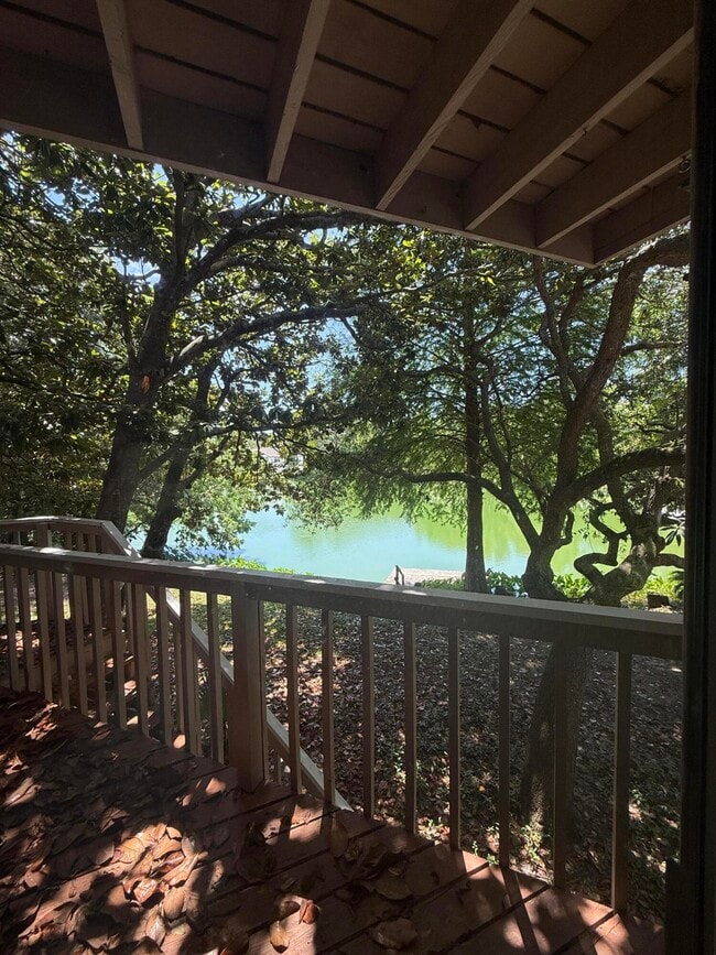 Building Photo - 504 Main St