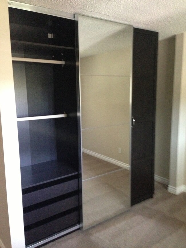 Building Photo - 17952 Ranch Dr