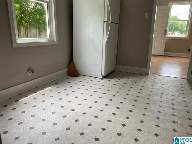 Building Photo - 1513 3rd St W