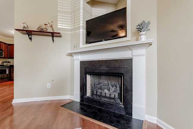 Building Photo - Furnished Rental