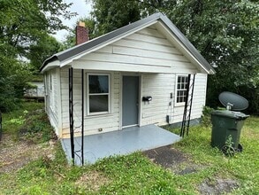 Building Photo - 812 Ellison St