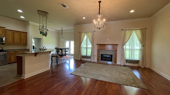 Building Photo - 20175 Kingland Dr