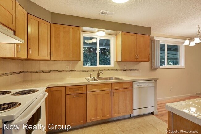 Foto del edificio - 3 br, 1 bath House - 16883 SE Fragrance Ave
