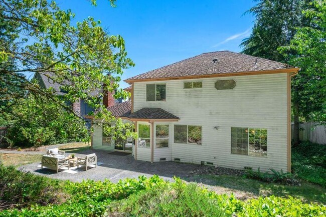 Building Photo - 4 bedroom in Bellevue WA 98008