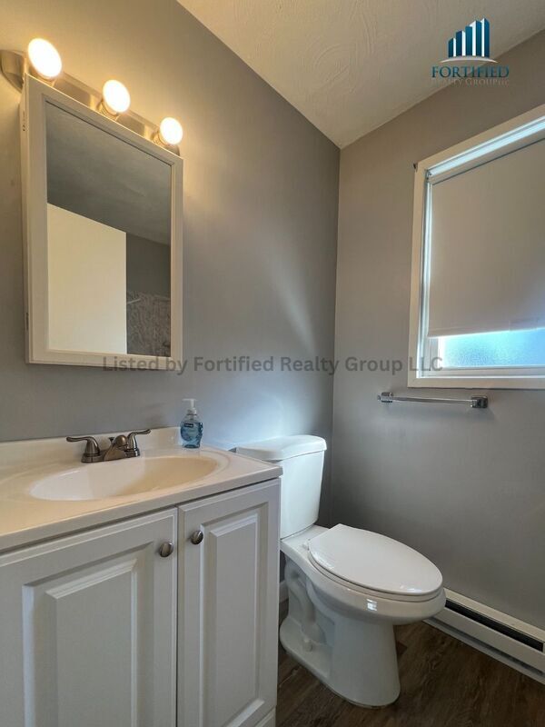 Foto del edificio - 2352 S Main St