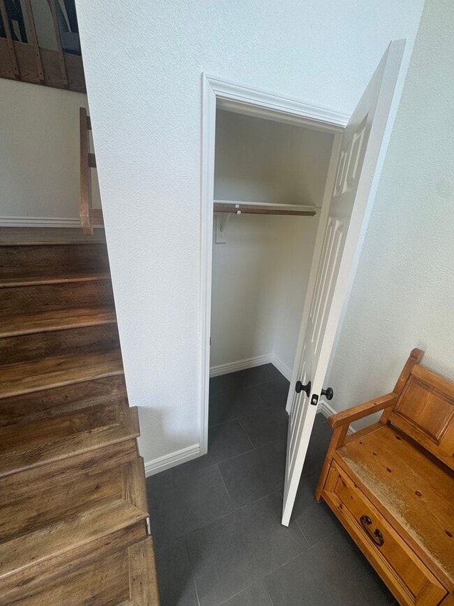 Building Photo - Fully Furnished 2-Bed, 2-Bath Condo Off La...