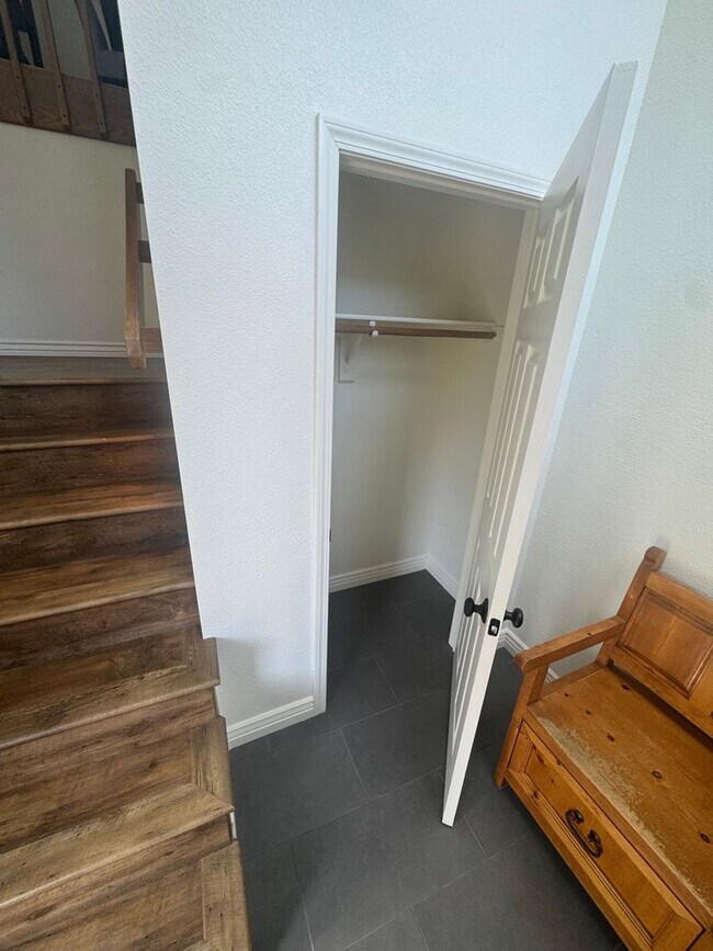 Foto del edificio - Fully Furnished 2-Bed, 2-Bath Condo Off La...