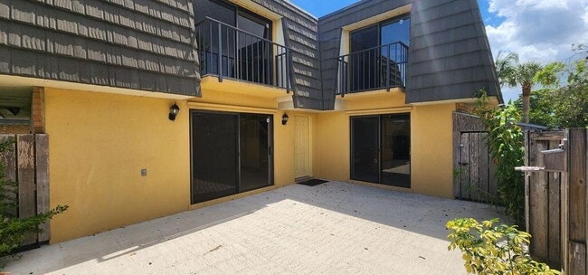 Building Photo - 913 9th Way