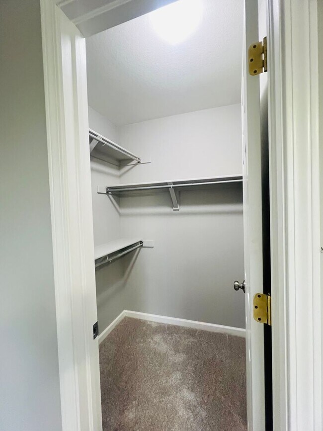 Foto del edificio - -$350.00 off  FIRST FULL MONTH'S RENT w/ 1...