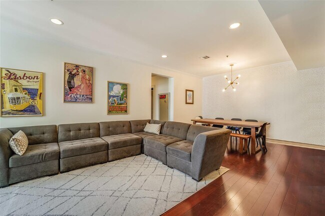 Foto del edificio - 830 Monroe St