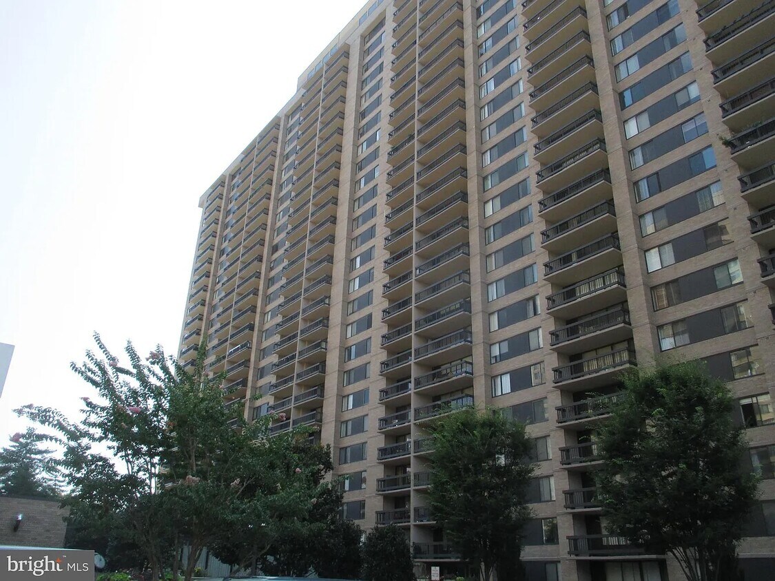 3705 S Mason Dr Unit 1812, Baileys Crossroads, VA 22041 Condo for Rent in Baileys