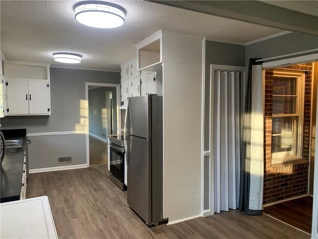 Foto del edificio - 6059 Harleston Rd NE