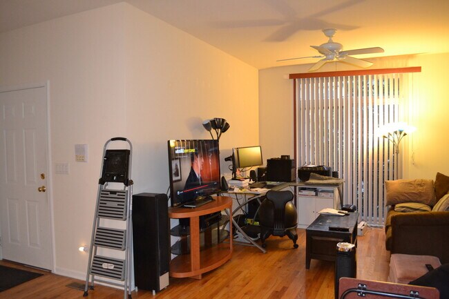 Building Photo - 3543 S Hamilton Ave