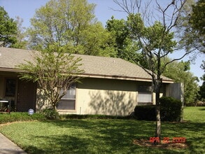 Building Photo - 10123 Cross Green Way