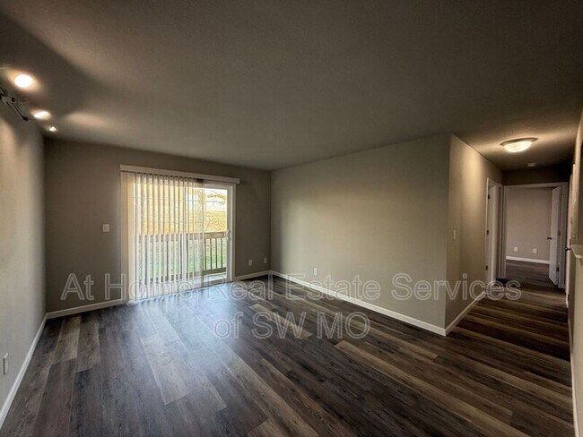 Building Photo - 787 E Bain St