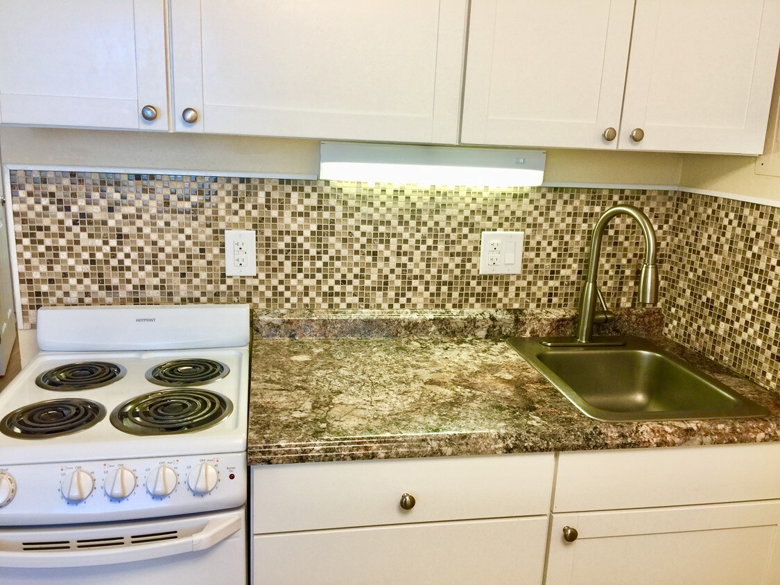 modern backsplash design - 15305 Hwy 99