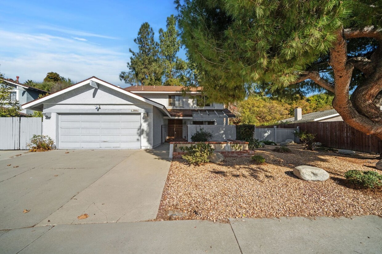 Primary Photo - Charming Agoura Hills Home with Ample Outd...