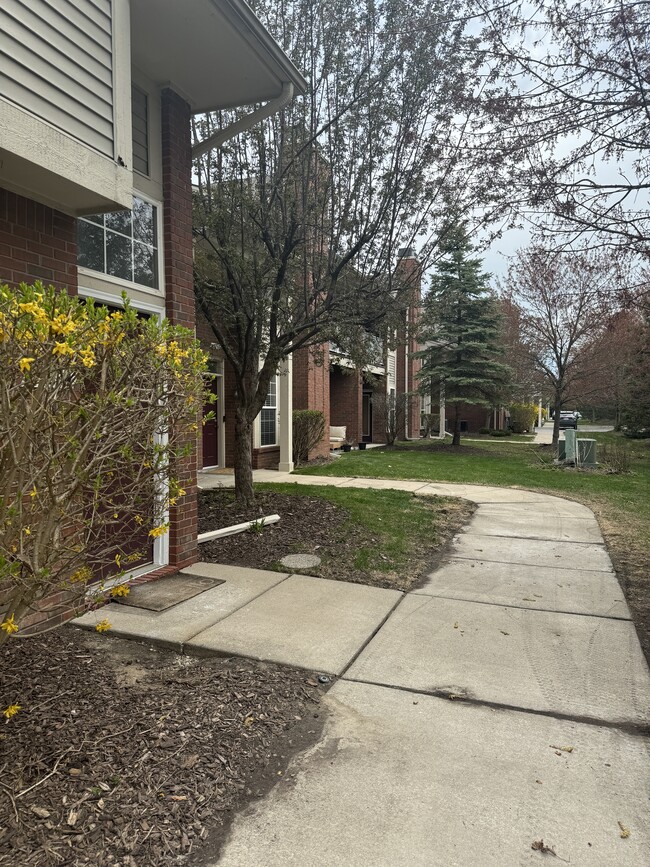 Building Photo - 15284 Yale Dr