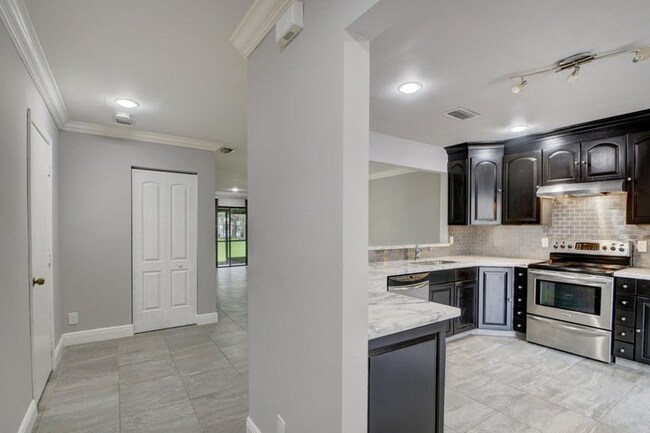 Foto del edificio - 1105 Maplewood Dr