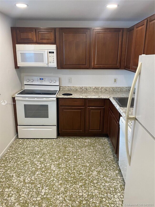 Foto del edificio - 16410 Miami Dr