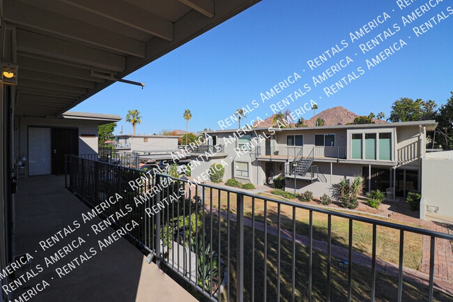 Building Photo - 4132 E Calle Redonda