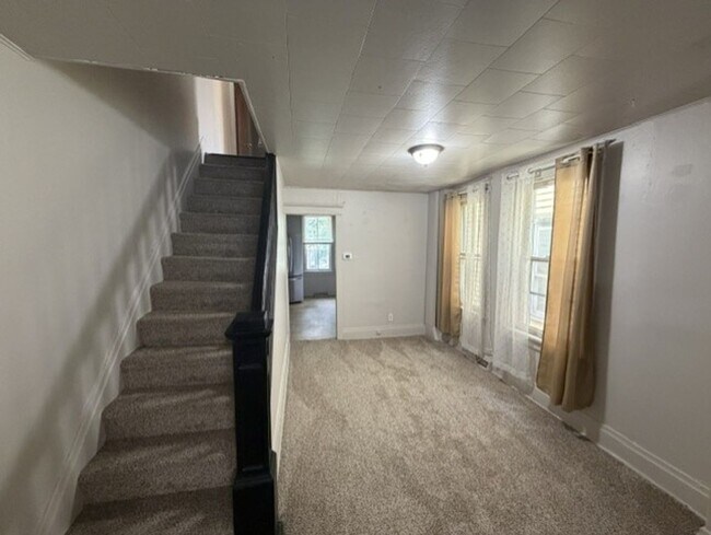 Foto del edificio - $1,100  harrisburg 3 bedroom house for rent