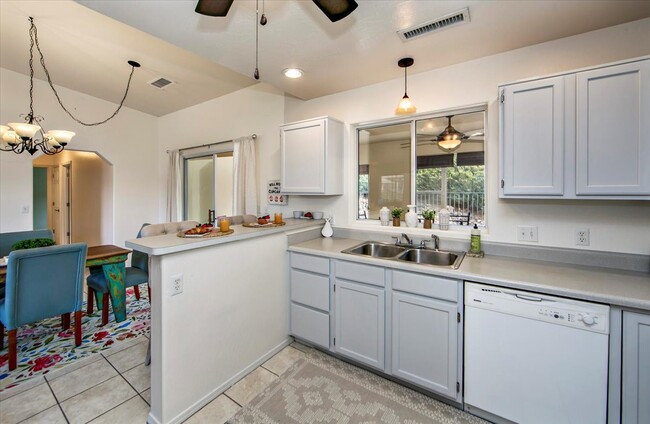 Building Photo - 9540 E Whipsaw Ln