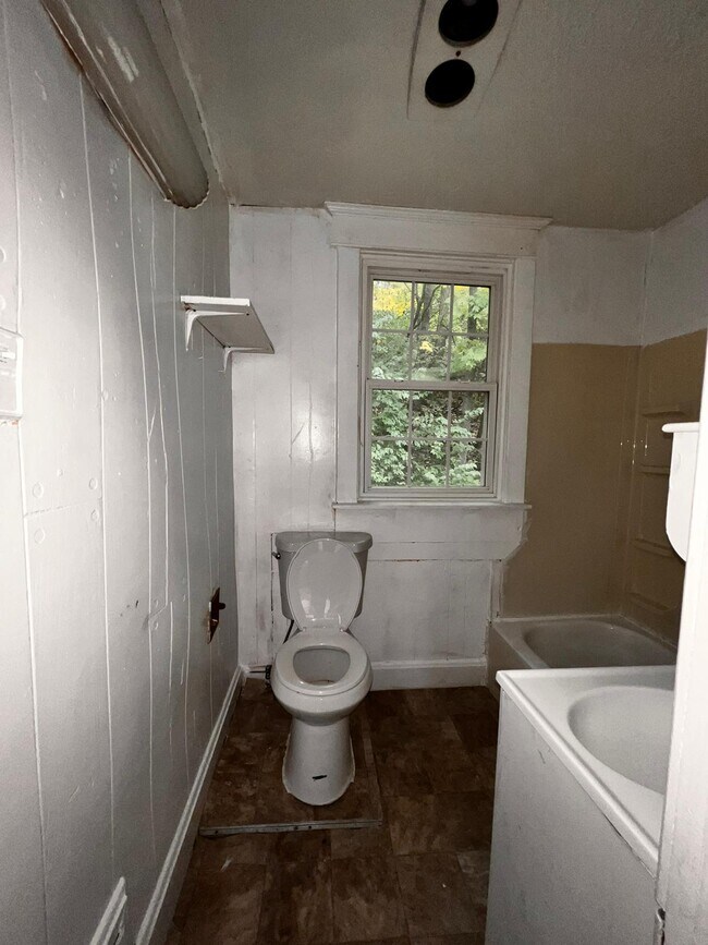 Building Photo - 2094 Baltimore Ave