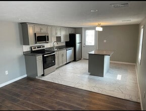 Building Photo - 752 Dunmore St