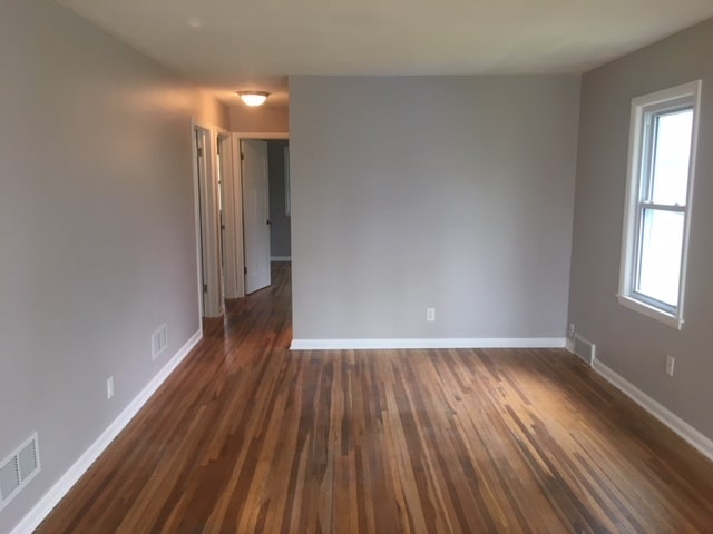 living 2 - 910 13th Ave NW
