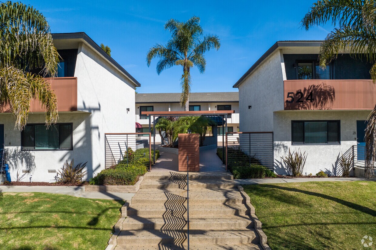 CitiZen Beach Collection on Juanita Apartments in Redondo Beach, CA