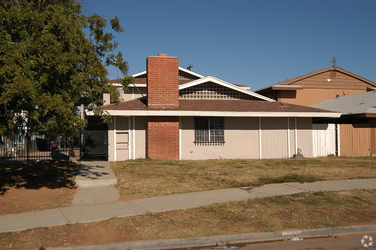 Building Photo - 22838 Adrienne Ave