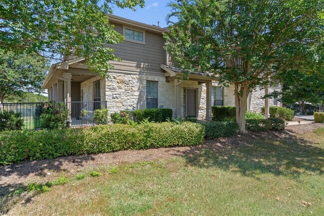 Building Photo - 9201 Brodie Ln