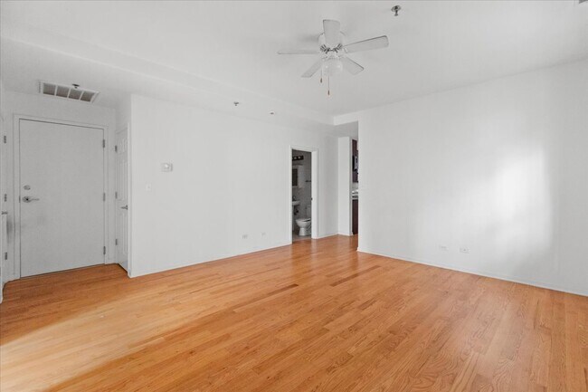 Foto del edificio - 3706 N Kenmore Ave