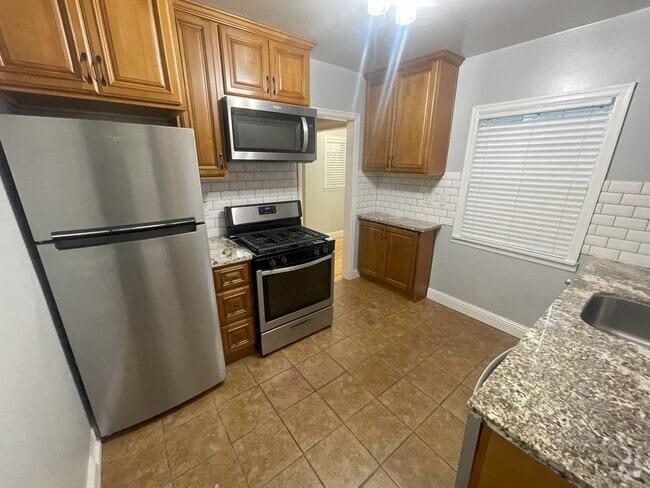 Building Photo - 4844 Daisy St