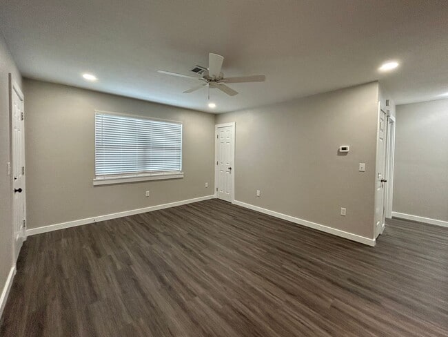 Building Photo - Minutes from Downtown Rogers – 2 Bed Apartment for Rent